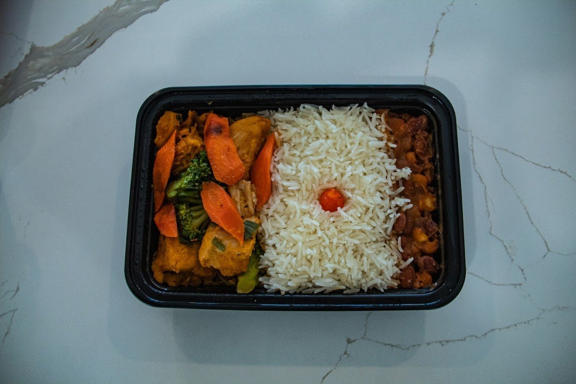 Opção 02 - Arroz, Feijão, Frango Xadrez e Legumes