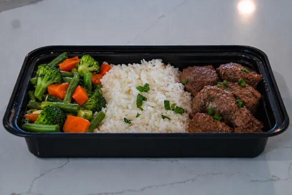 B — Carne de Panela com arroz e Veggies