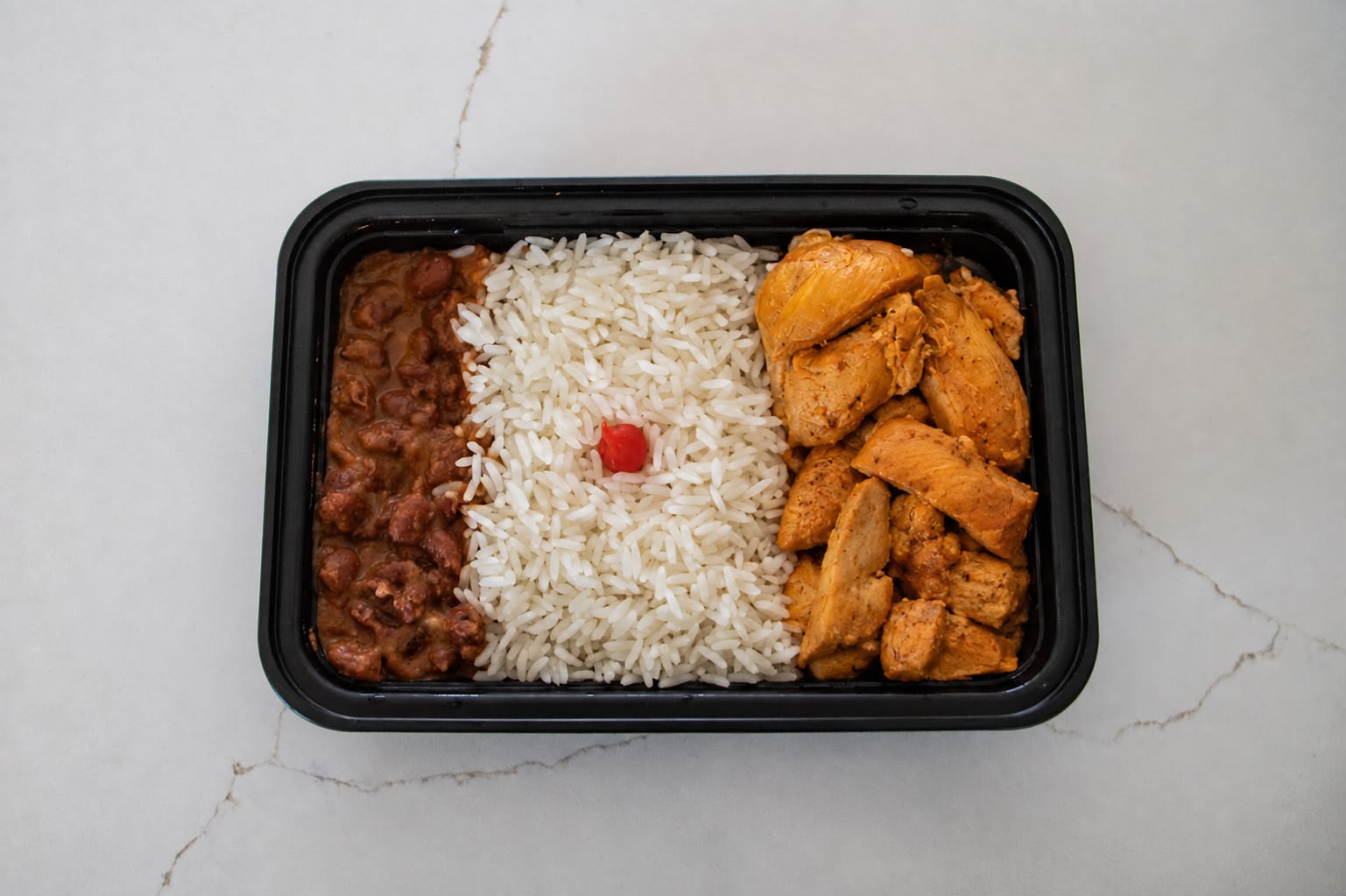 Opção 03 - Frango Fatiado, Arroz e Feijão